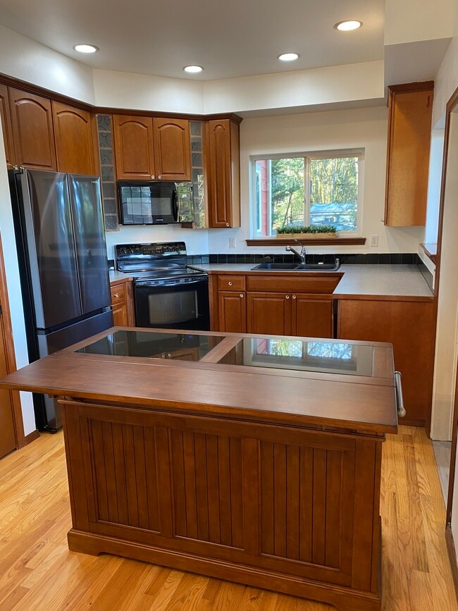 Building Photo - 17060 WA-106