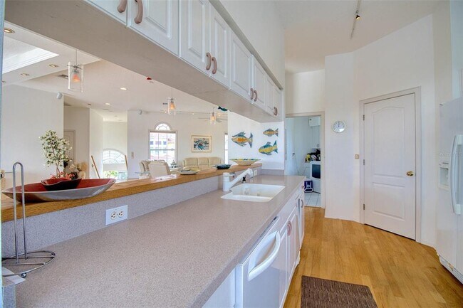 Building Photo - 131 Sands Pt Dr