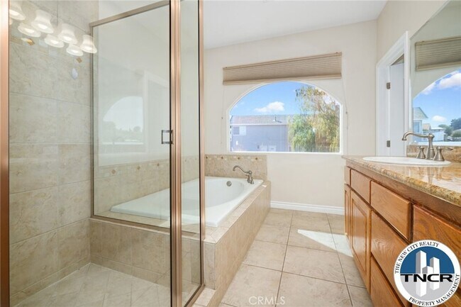 Building Photo - 17998 Vista Point Dr