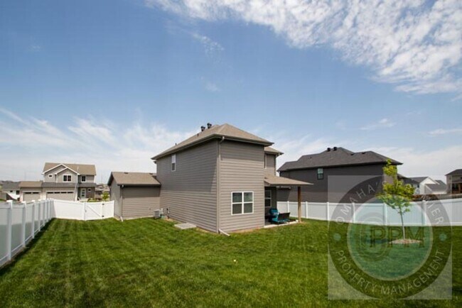 Building Photo - Modern New Build 4Bd/4Ba Papillion (photos staged for effect)
