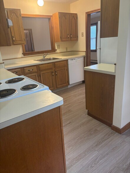 Building Photo - 26 Reed Hill Rd