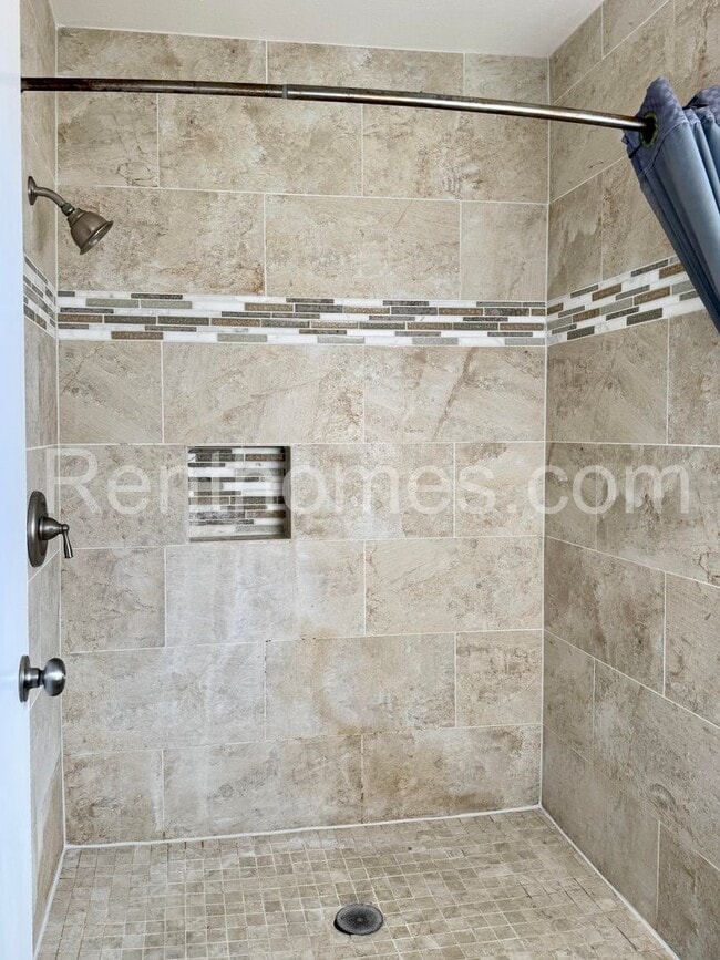 Building Photo - 371 Compass Rd