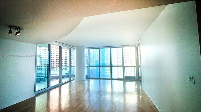 Building Photo - 1331 Brickell Bay Dr