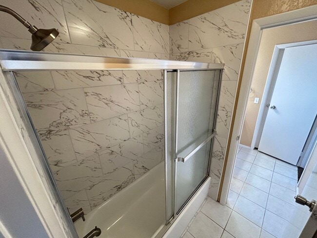 Building Photo - Beautiful single story- 3Bed/2Bath home lo...