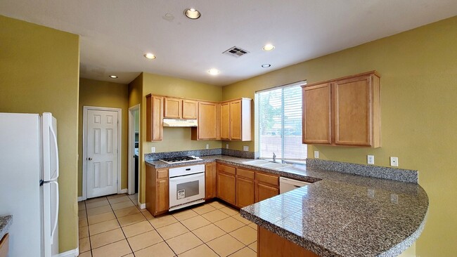 Building Photo - 6252 Huntington Ridge Ave