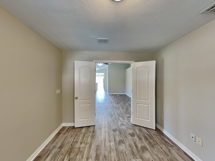 Building Photo - 10113 36th Ct E