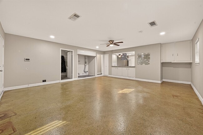 Building Photo - 10645 Oak Brook Dr