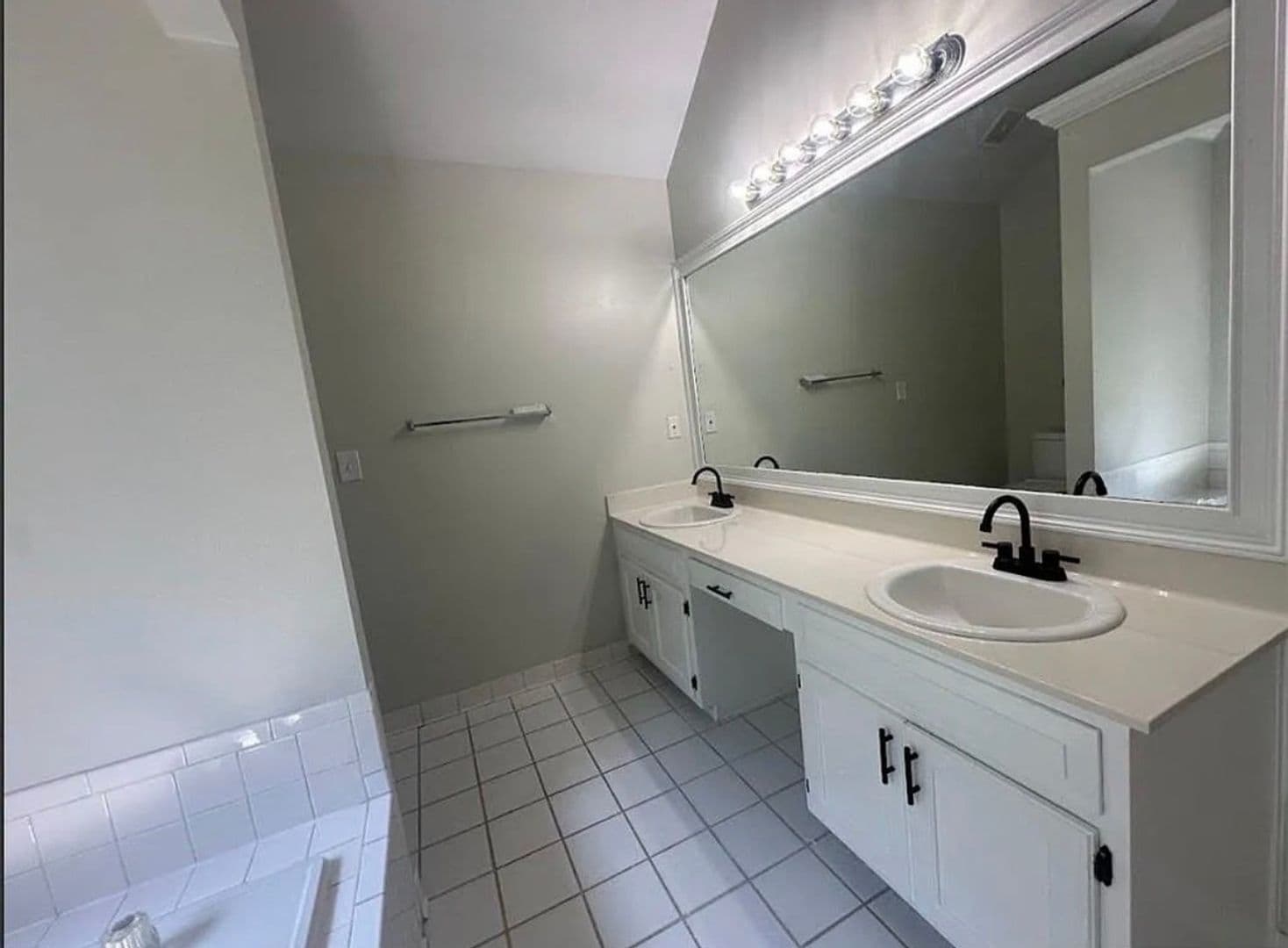 Building Photo - 120 Gentle Doe Dr