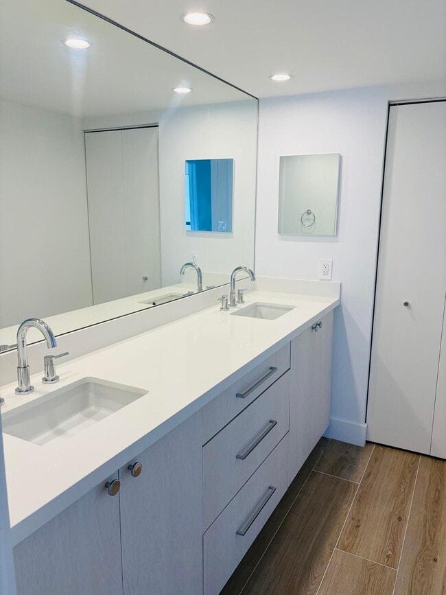 Building Photo - 2404 Bridgewood Dr