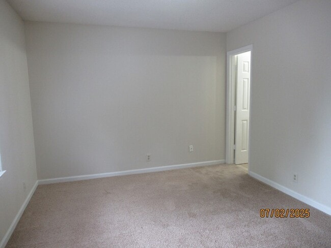 Building Photo - 172 Gertrude Dr