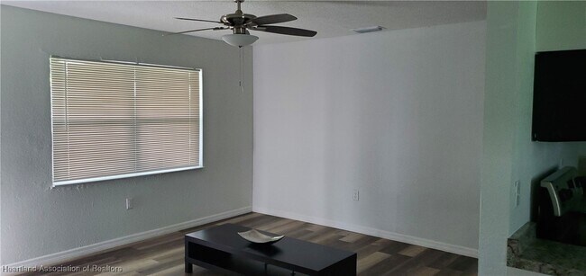 Building Photo - 1619 Valiant Ave