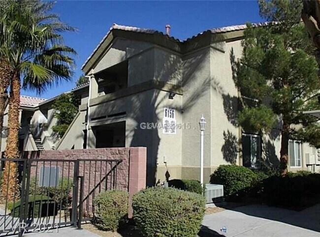 Building Photo - 6156 Pine Villa Ave