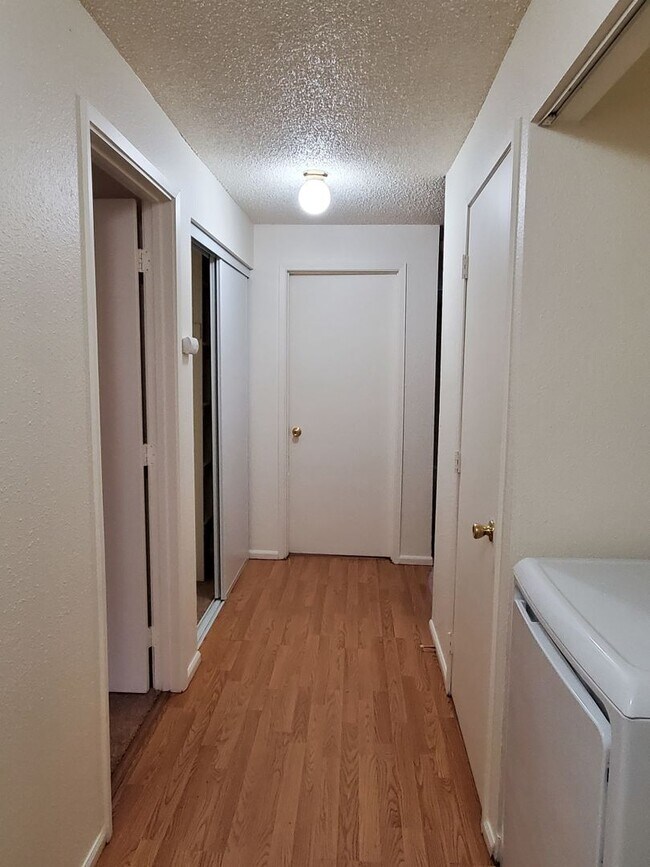 Building Photo - 3 bdrm, 1 bath, attached garage, $1795 Rent