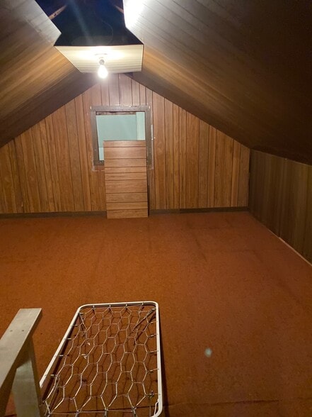 Attic - 19 Pond Hill Rd