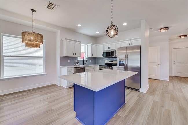 Building Photo - 1933 W Chestnut St