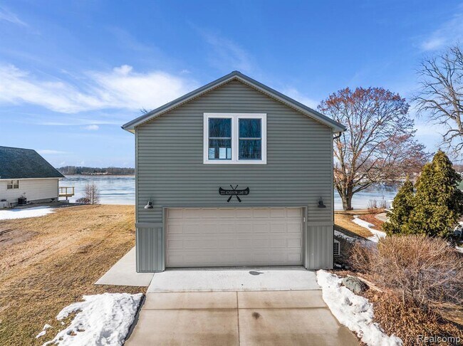 Building Photo - 222 Ackerson Lake Dr