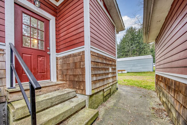 Building Photo - Rambler in Suquamish