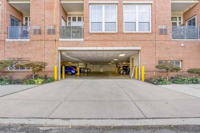 Building Photo - 55 Mallory Ave