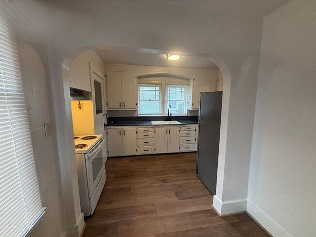 Building Photo - 2 Bedroom 1 Bath single family home