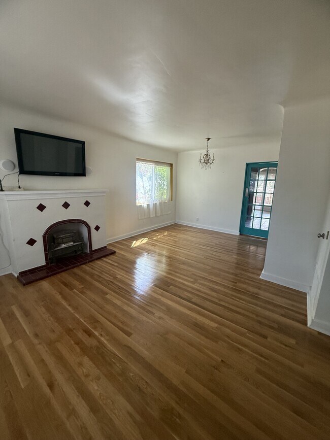 Building Photo - 211 N Campbell St