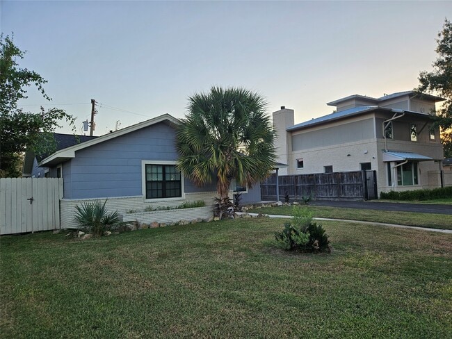 Building Photo - 6446 Brookside Dr