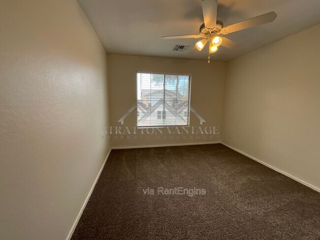 Building Photo - 25654 W Satellite Ln