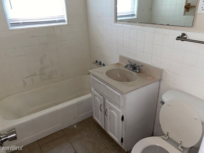 Building Photo - 3 br, 1 bath House - 4320 NW Pollard Ave