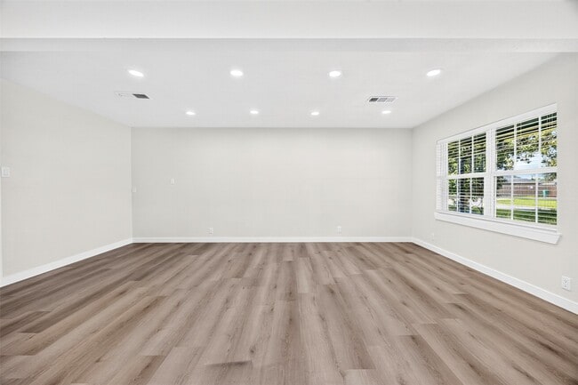 Building Photo - 1202 Dogwood Dr