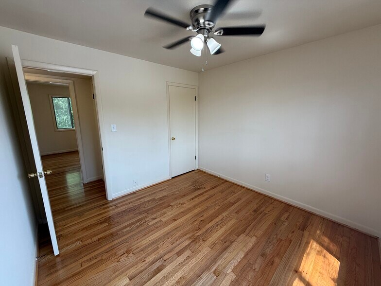 Building Photo - 425 S Church St