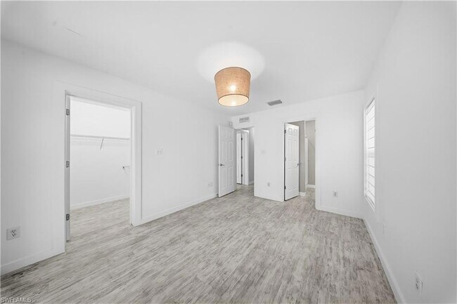 Building Photo - 286 Leawood Cir