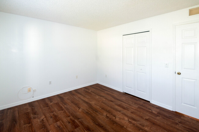 Building Photo - 3/2 in DeLand in quiet area, $1,800