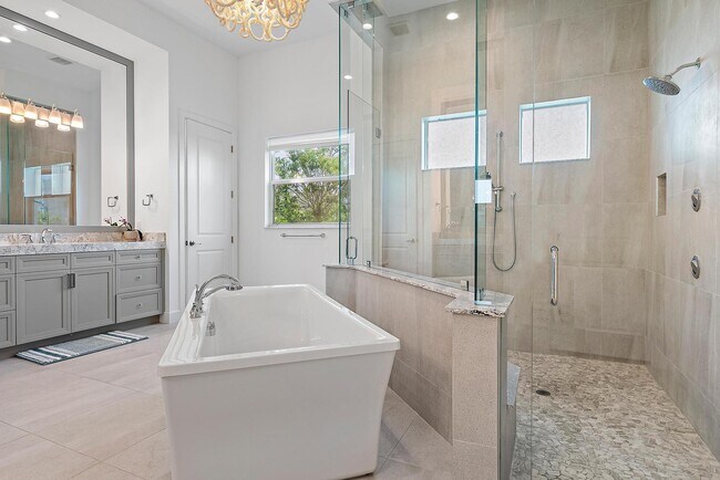 Building Photo - 8270 SE Pennock Trail