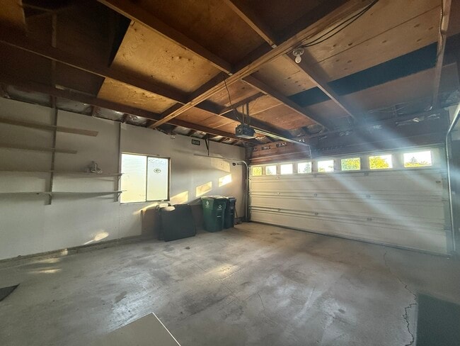 Building Photo - 915 Park Dr
