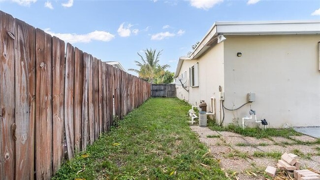 Building Photo - 6624 NW 1st Ct