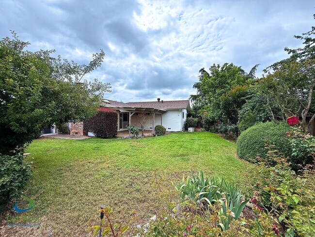 Building Photo - 1370 Fernwood Ln