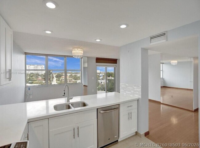 Building Photo - 11930 N Bayshore Dr