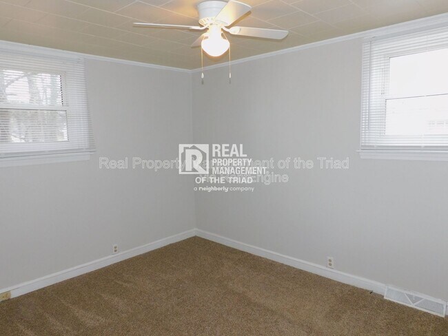 Building Photo - 3405 Derby Pl