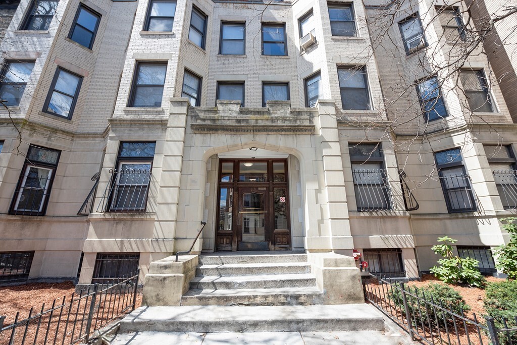 Building Photo - 59 Hemenway St