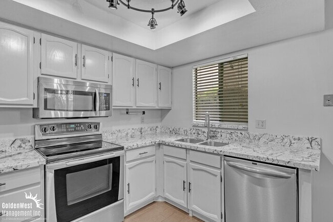 Building Photo - Stunning 2Bdm 2Ba Home in the Heart of Gle...