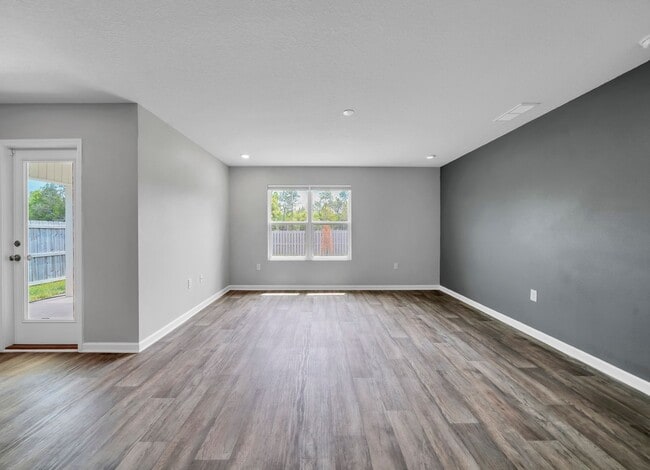 Building Photo - 1035 Limpkin St