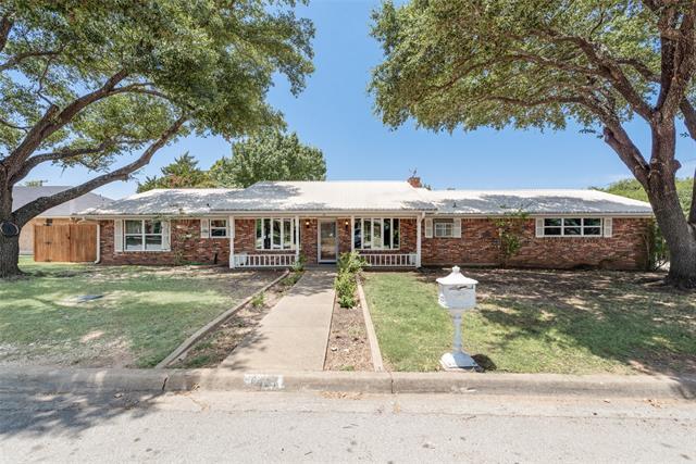 Primary Photo - 1421 Meadow Ln