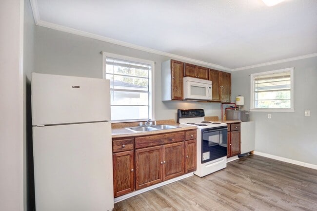 Building Photo - Single Family 2.5 bd, 1 ba close to Forsyth Park, Historic District