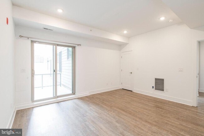 Building Photo - 1206 N 7th St