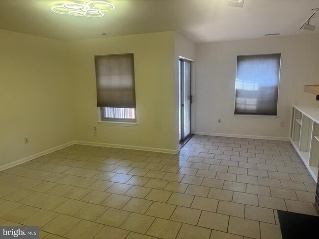 Building Photo - 90 English Run Cir