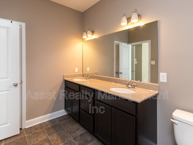 Building Photo - 509 Broadberry Ave