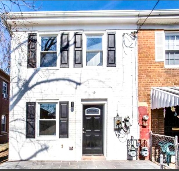 Building Photo - 4336 Polk St NE