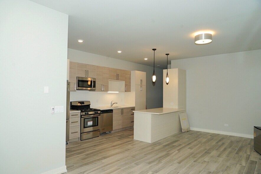 Building Photo - 6138 S University Ave