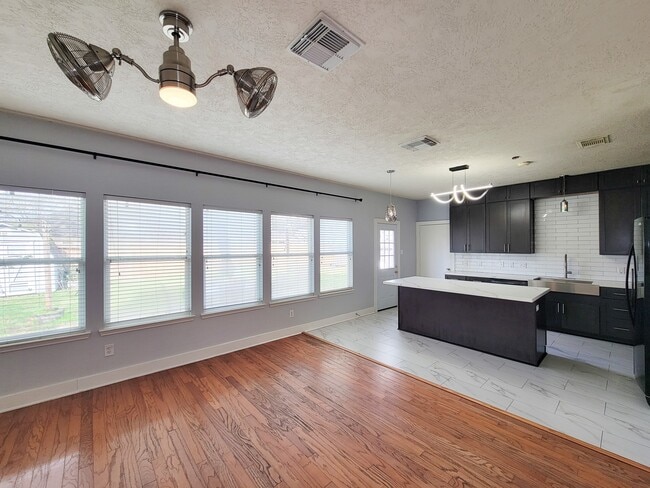 Building Photo - 714 Yawl Ct