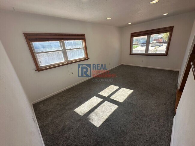 Building Photo - 796 Kenton St