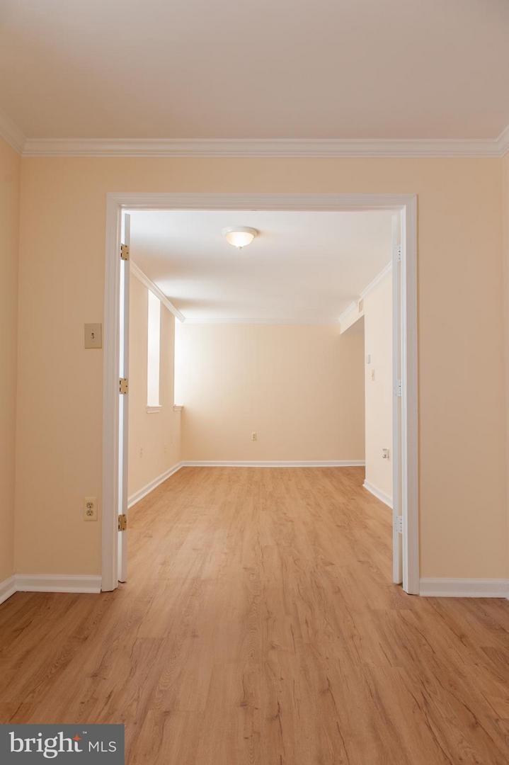 Living room (looking from bedroom 2) - 1436 Meridian Plz NW